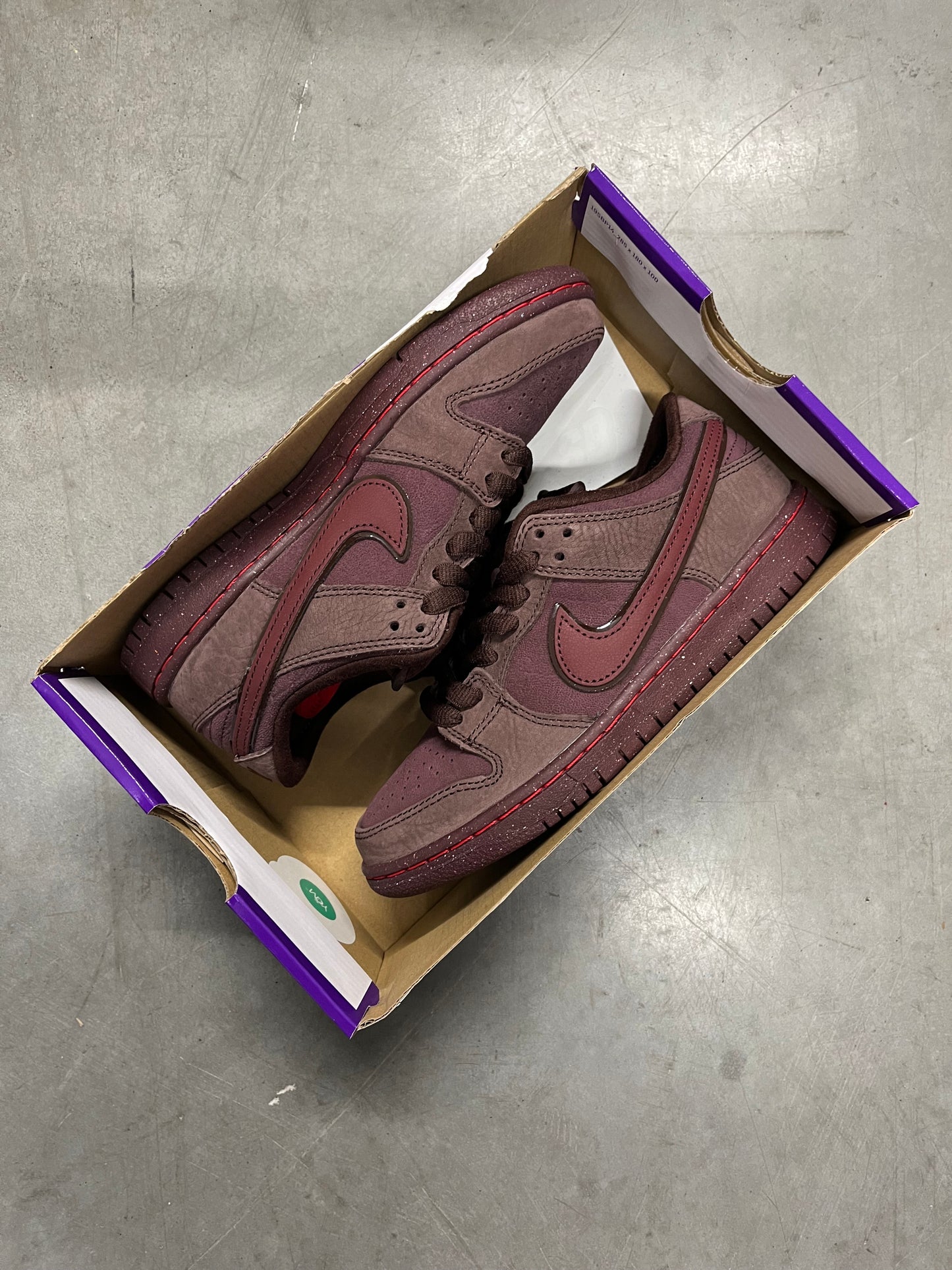 Nike SB Dunk Low City of Love Burgundy Crush